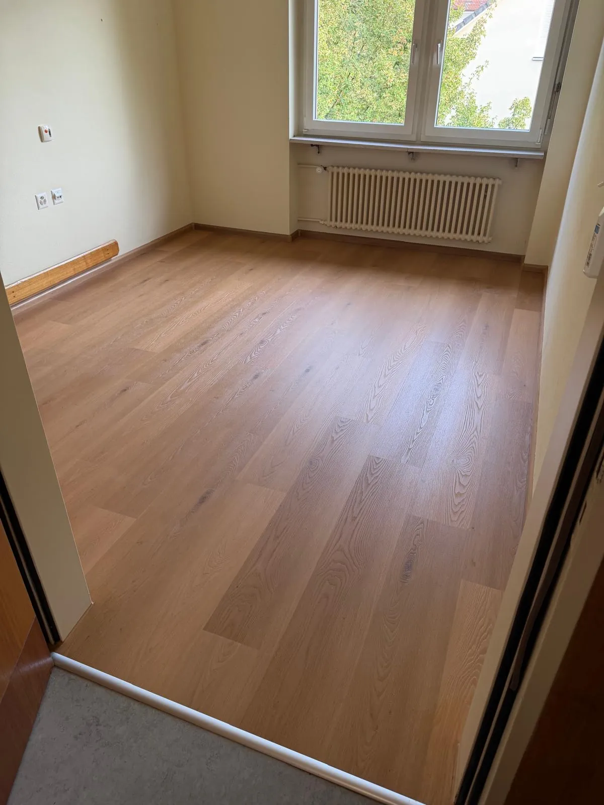 Vinylboden in Eichenoptik, verlegt von M2 Bodenbeläge in Basel